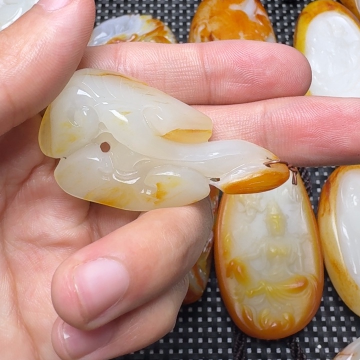 和田玉颈饰未镶嵌