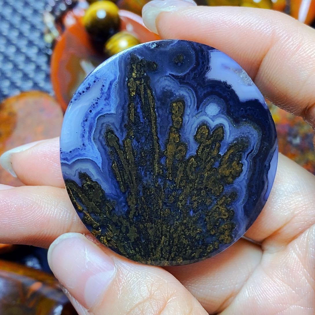 未镶嵌颈饰玛瑙/玉髓苏*