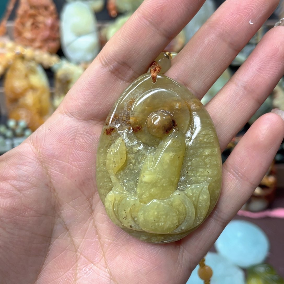 蛇纹石玉颈饰未镶嵌