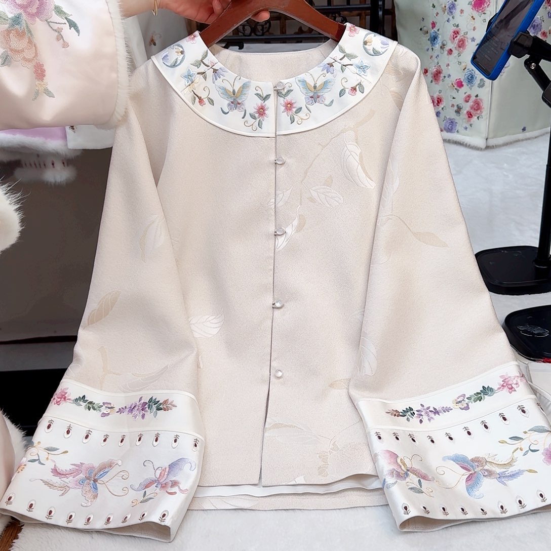 织绣真丝米白色上衣 秋款