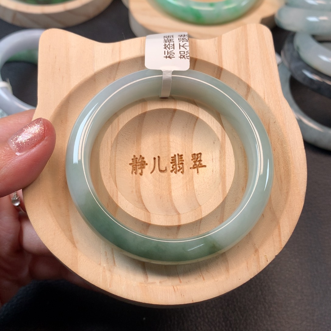 翡翠手镯未镶嵌52圈口