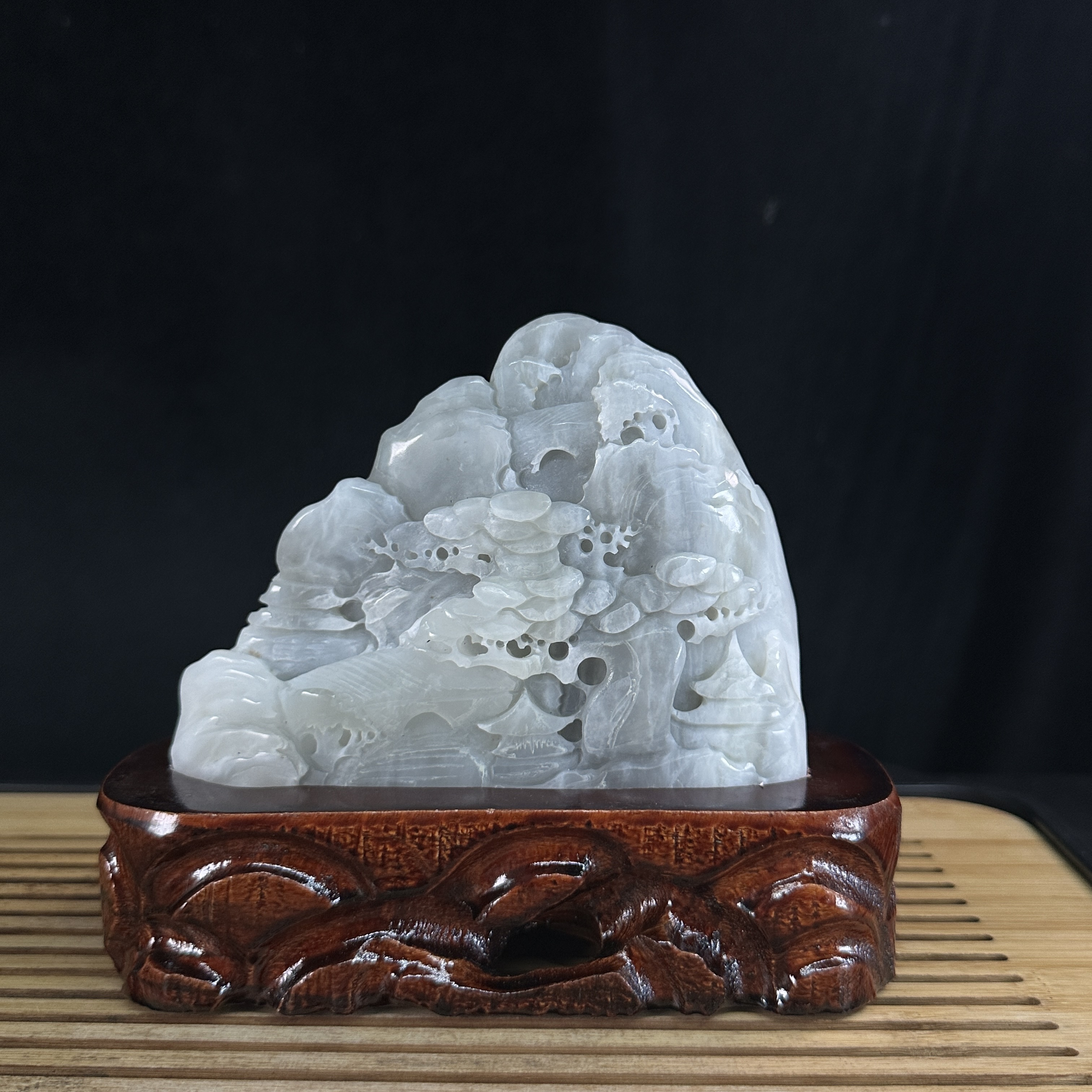 JXBJ-007    和田玉摆件   约：105*138*38mm