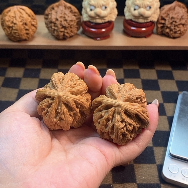 【闪购商品】桃核把件玉****）42粗筋。           