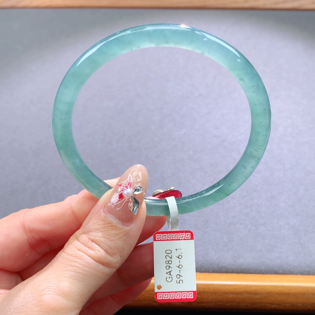 翡翠手镯未镶嵌天然翡翠手镯叮当镯