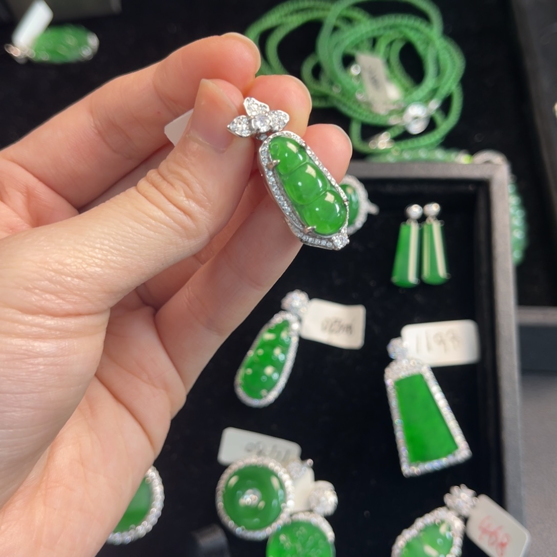 翡翠银S925镶嵌戒指福豆吊坠