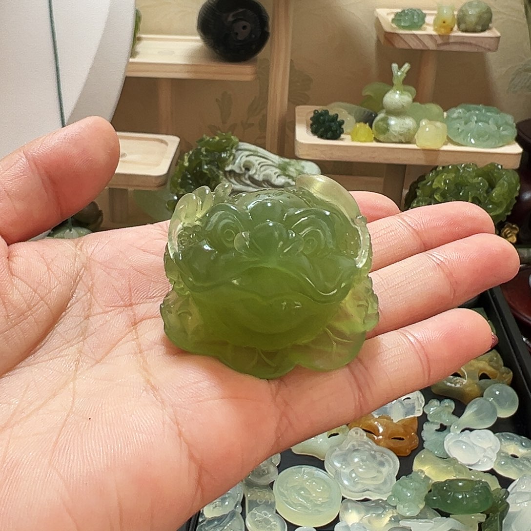 蛇纹石玉颈饰未镶嵌