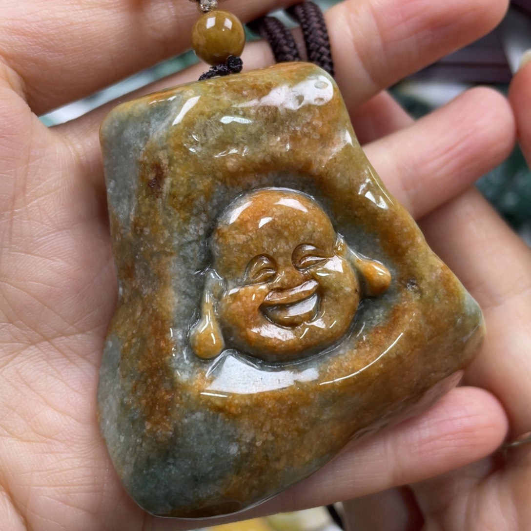 翡翠未镶嵌颈饰牌子