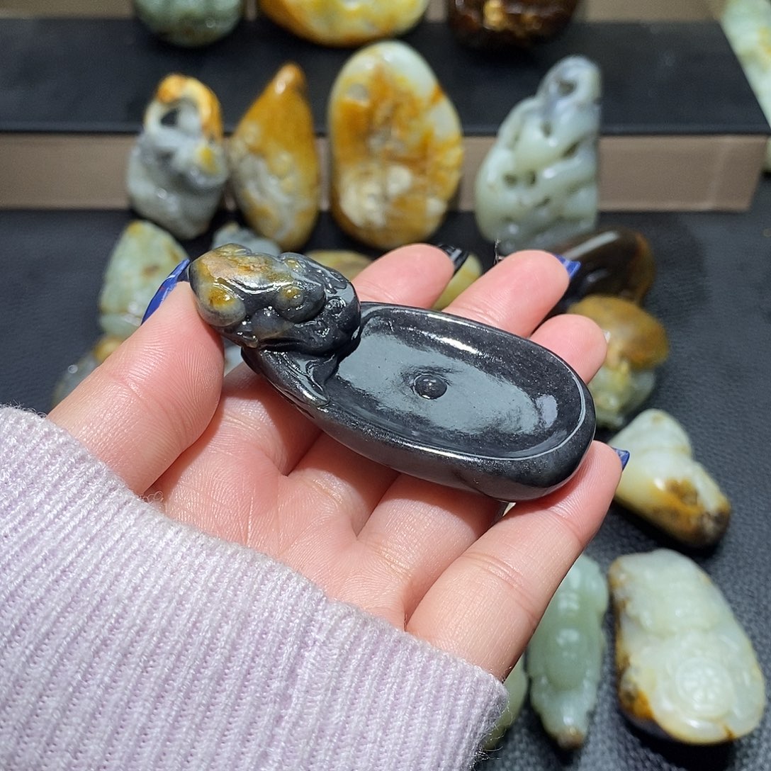 没***？和田玉未镶嵌颈饰