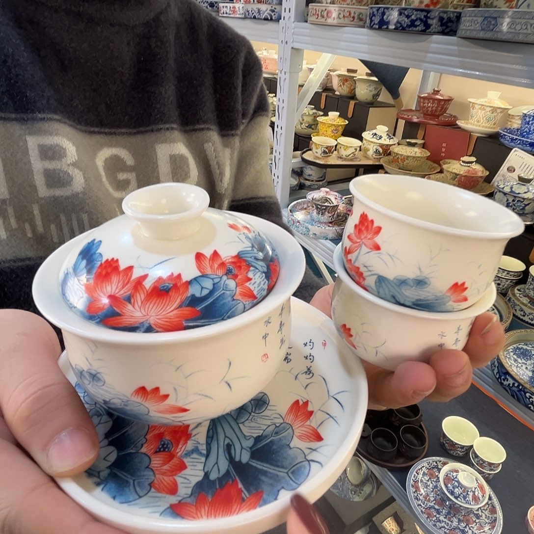 这些盖碗很漂亮！！！