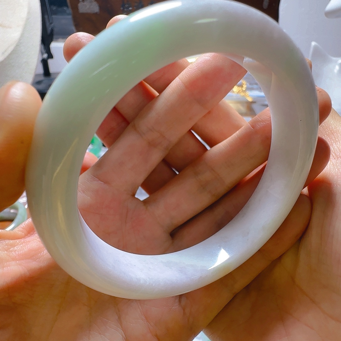 一***光翡翠手镯未镶嵌翡翠99