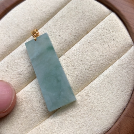 翡翠颈饰18K金镶嵌翡翠