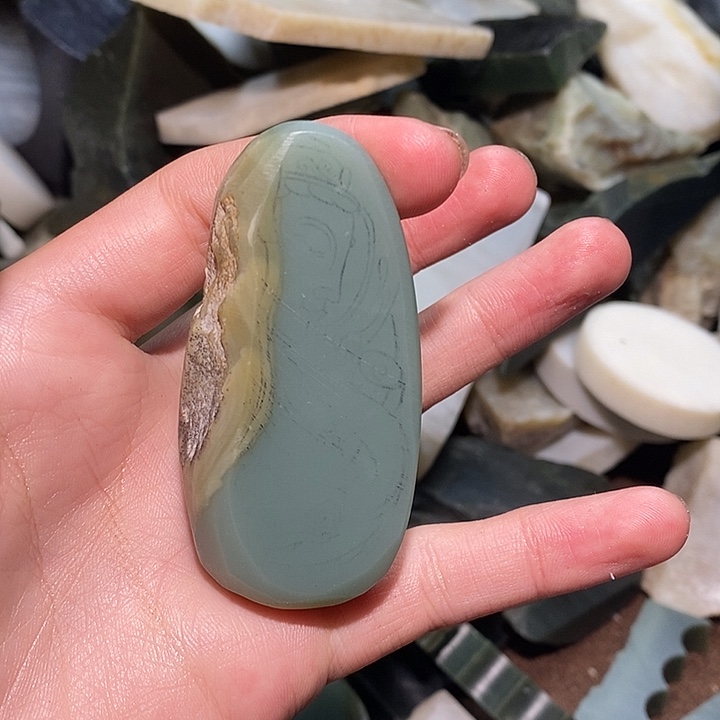 用***7和田玉（糖玉）未镶嵌珠宝半成品