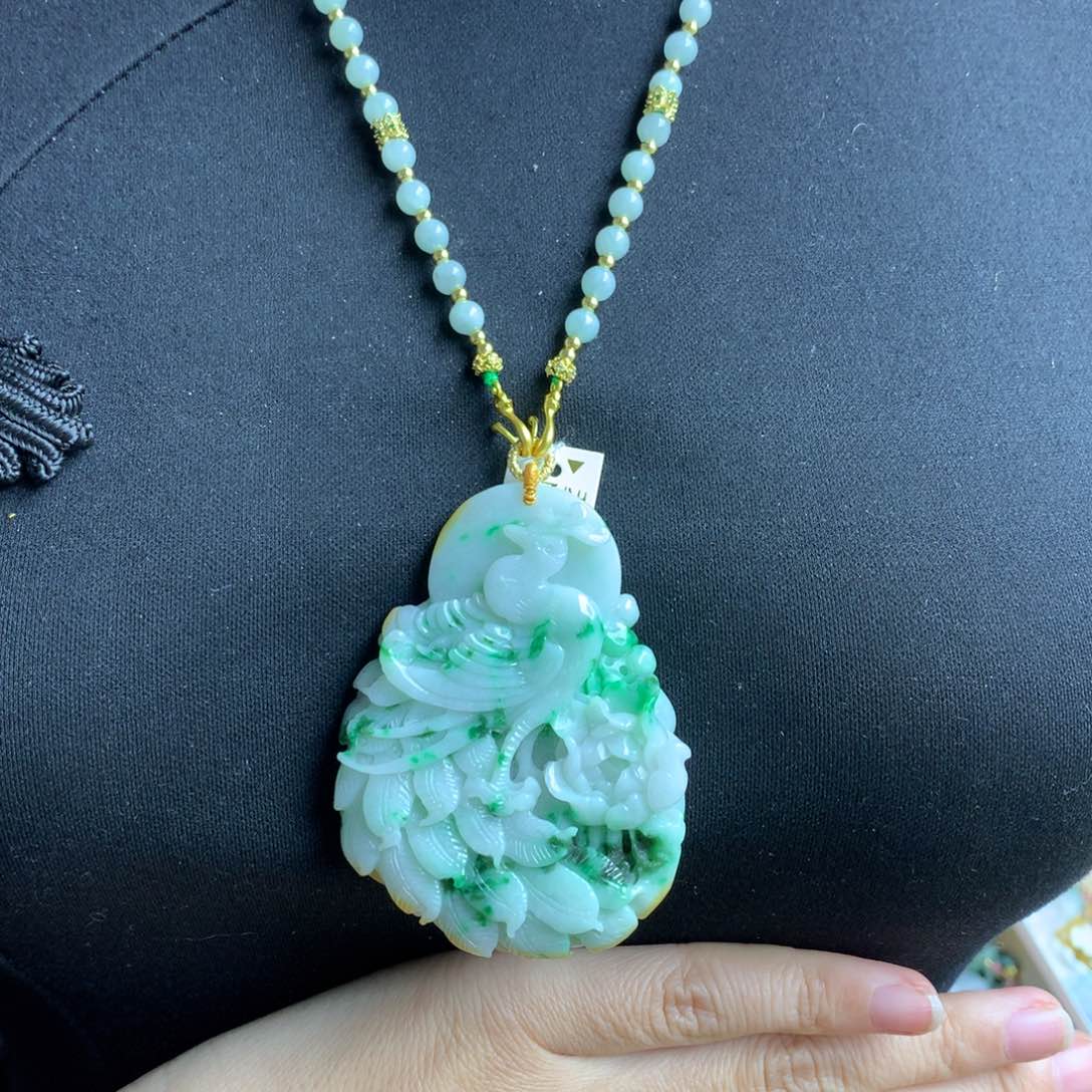 翡翠颈饰未镶嵌翡翠