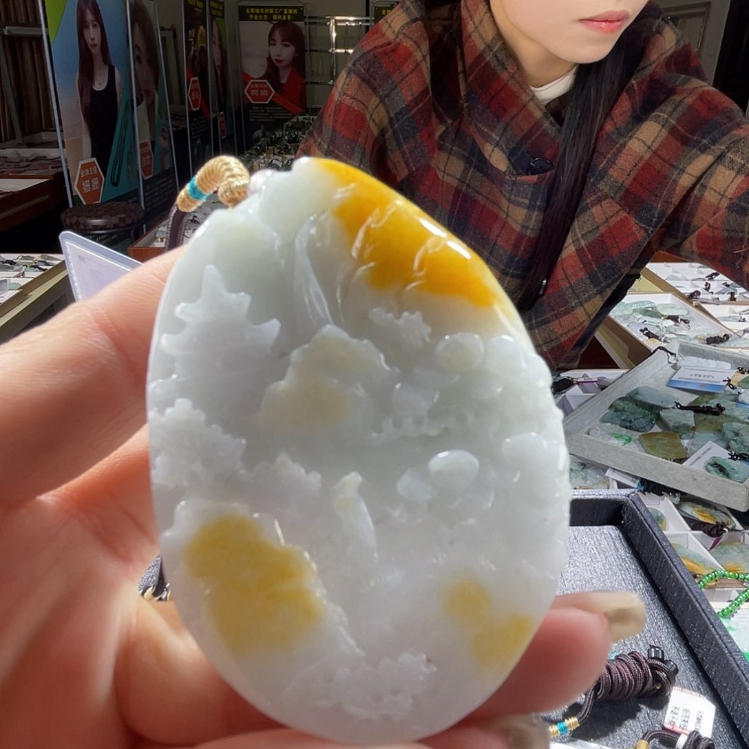 翡翠未镶嵌颈饰一