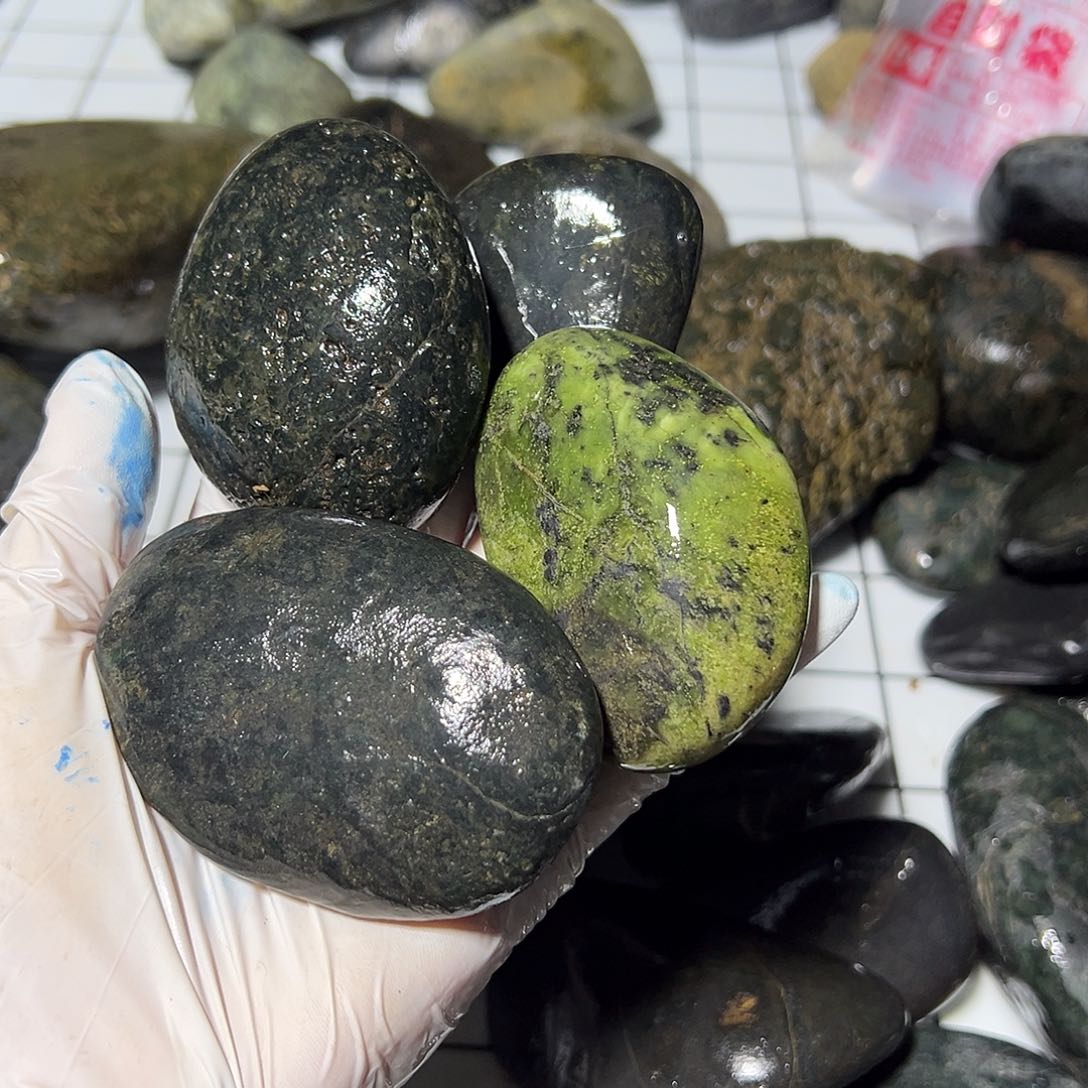 未镶嵌蛇纹石玉西藏藏玉药王石绿**齐