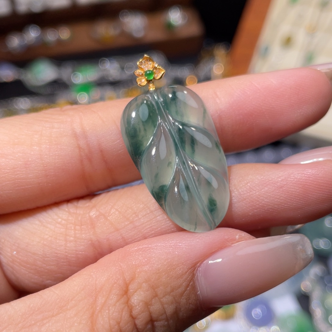 翡翠18K金镶嵌颈饰