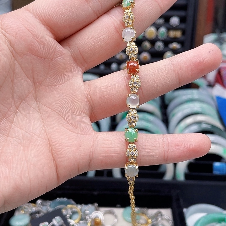 翡翠手镯未镶嵌翡翠