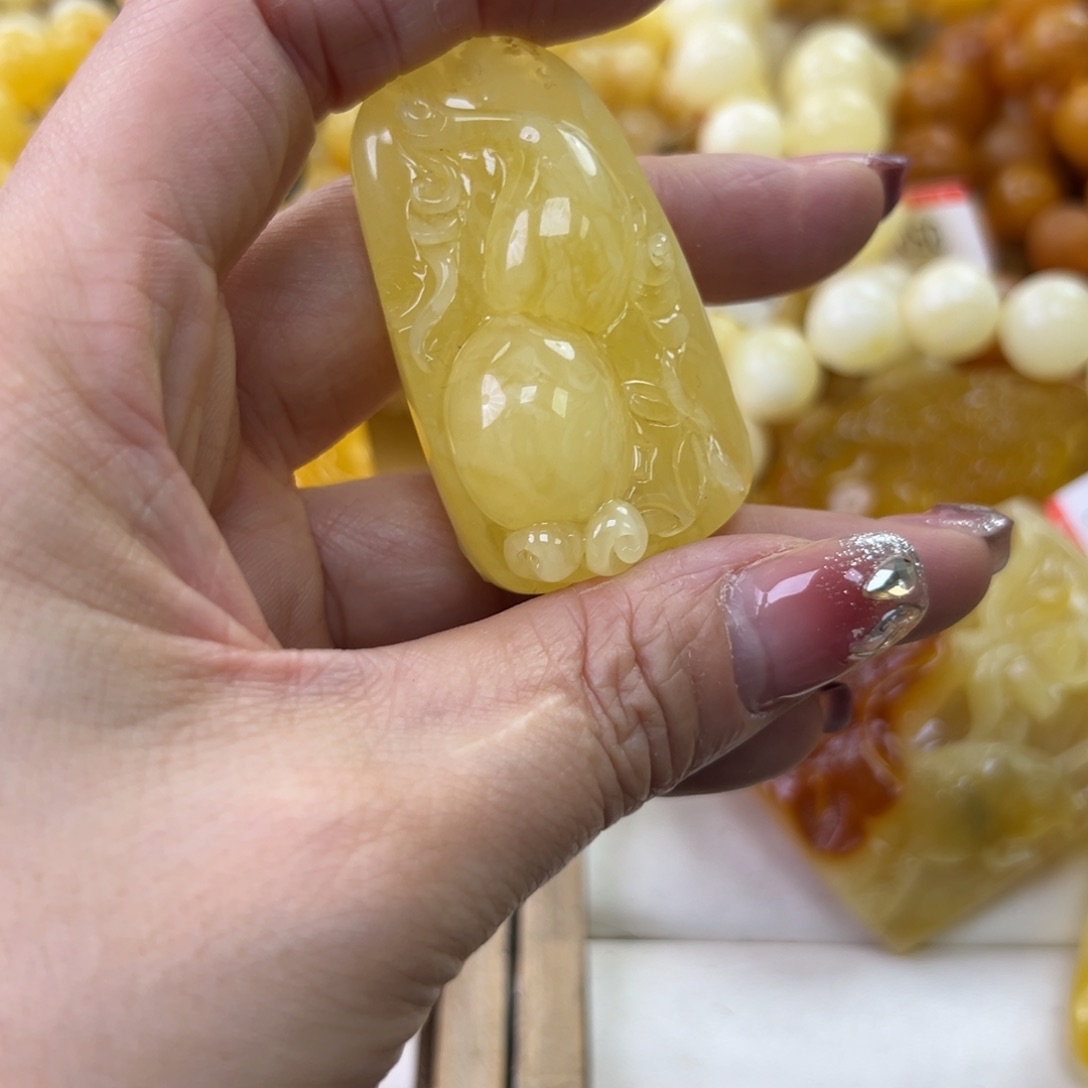 琥珀珠宝奇石未镶嵌