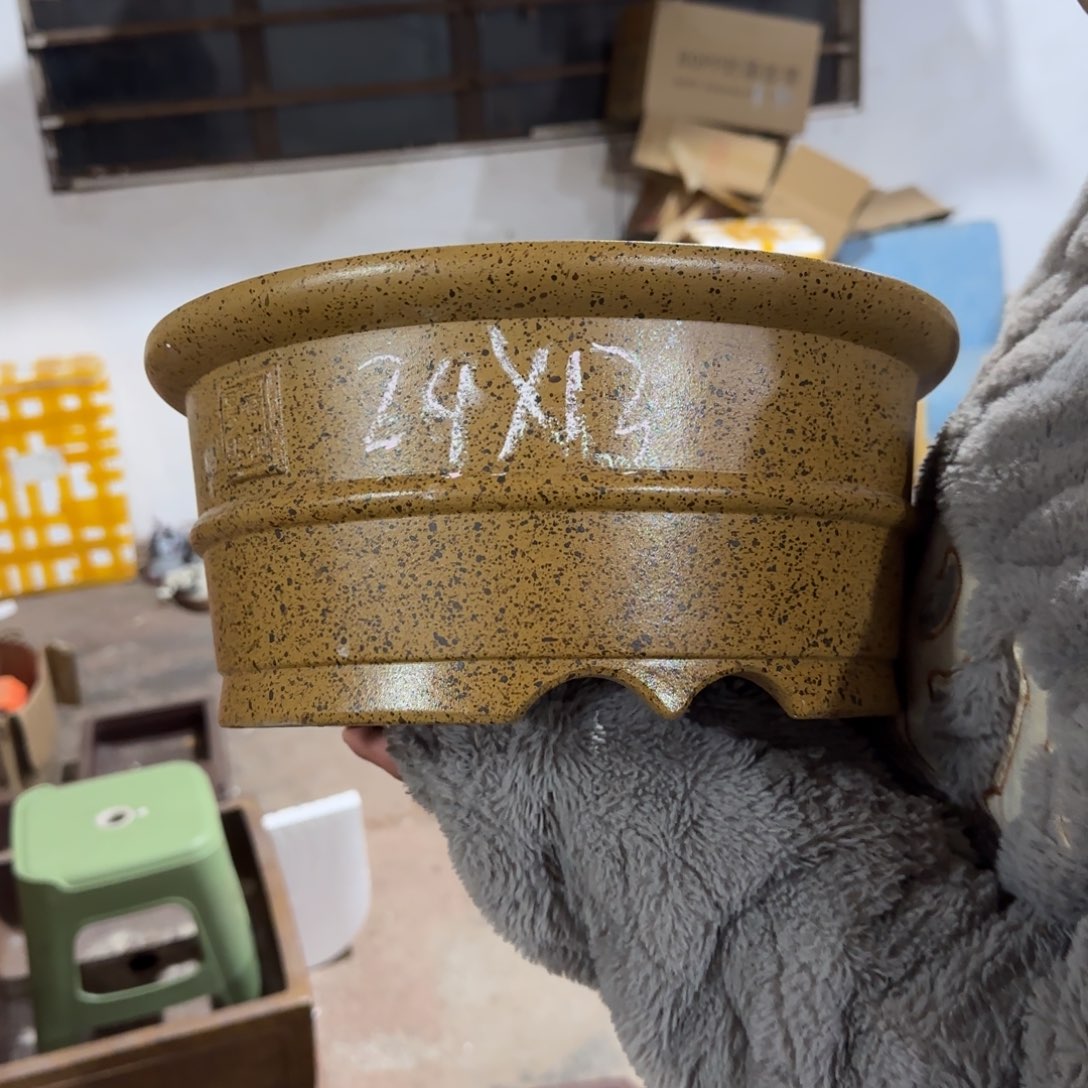 紫砂花盆呜呜呜呜