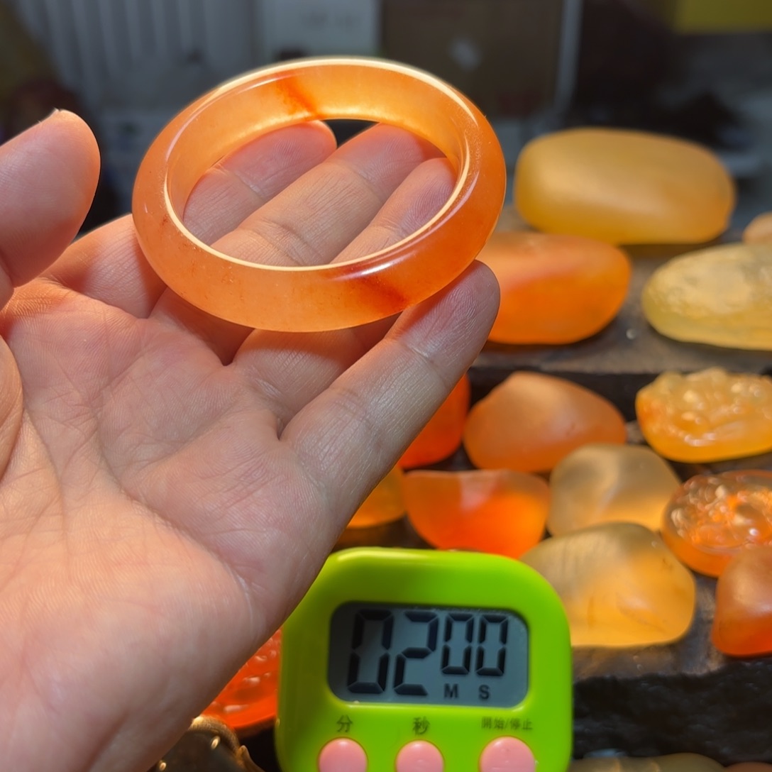 宁***远石英岩玉未镶嵌手镯