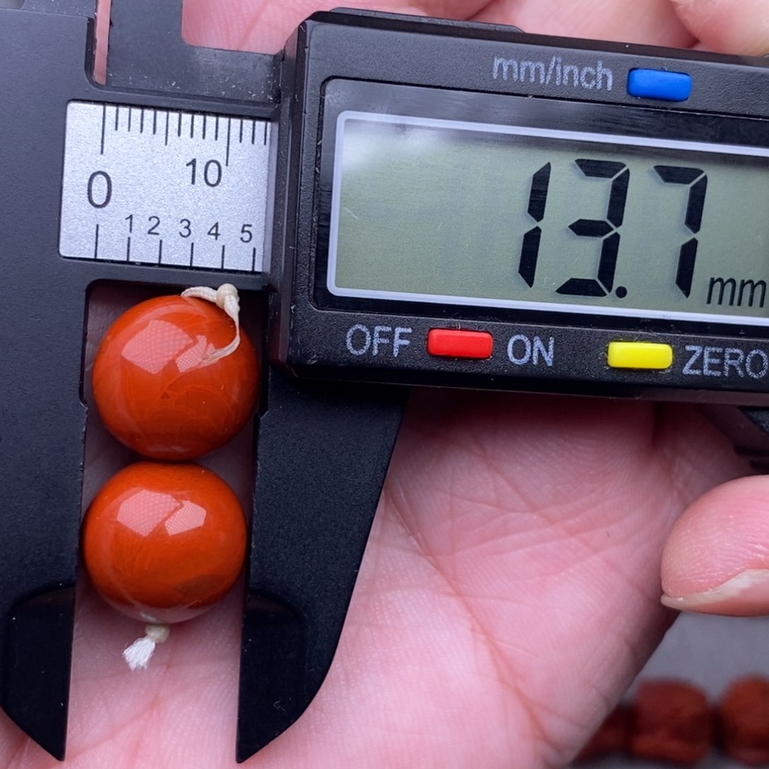 南红玛瑙配饰未镶嵌天****）微瑕划痕矿点