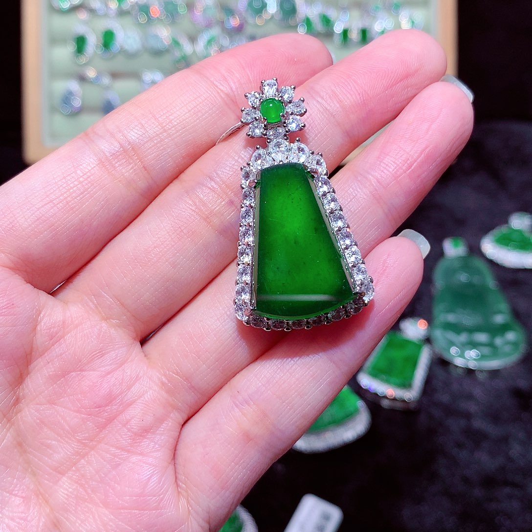 【闪购商品】翡翠吊坠(不含链)未镶嵌