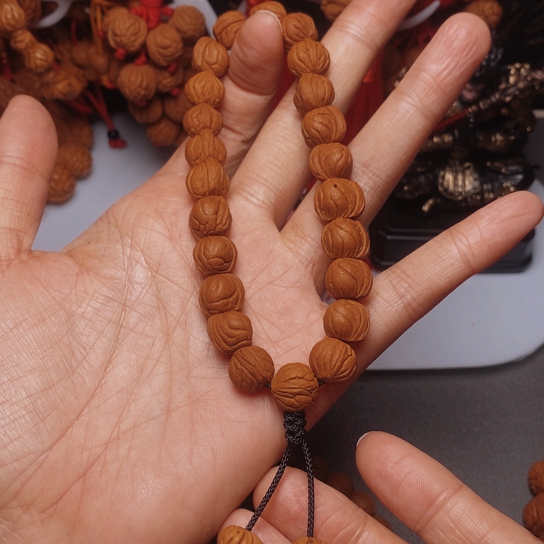 丶***子吊坠桃核桃枭手持1