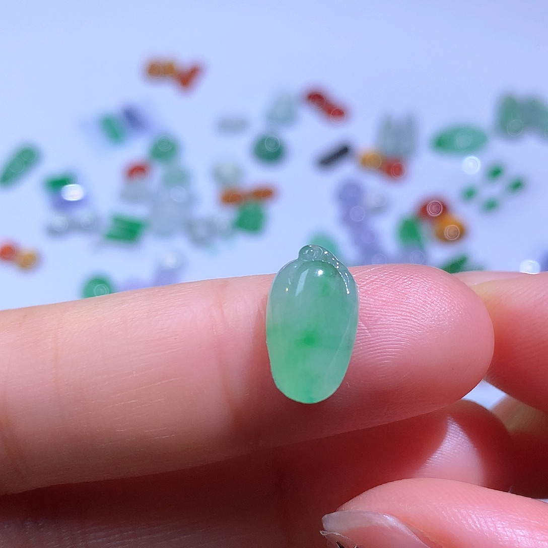 翡翠未镶嵌颈饰瓜