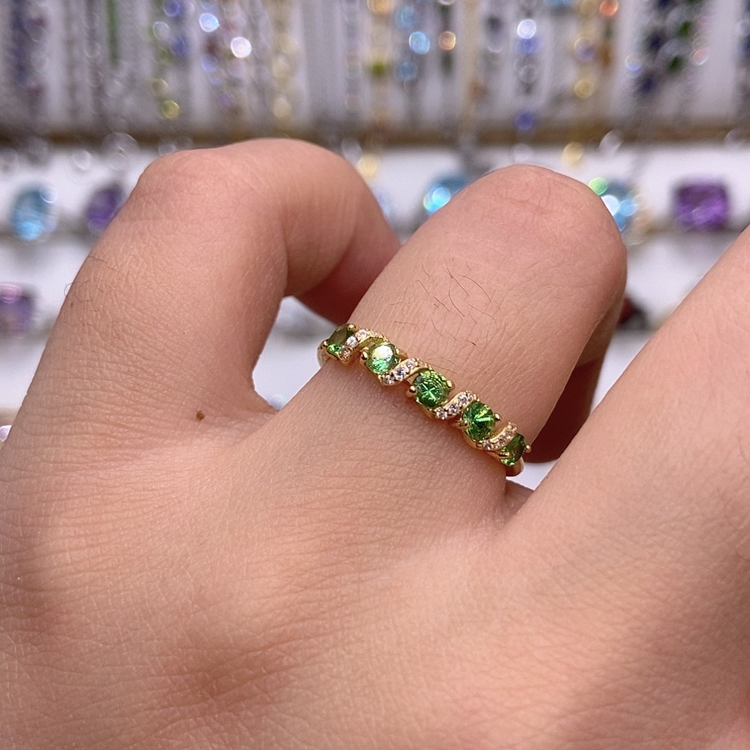 戒指银S925镶嵌石榴石（沙弗莱）