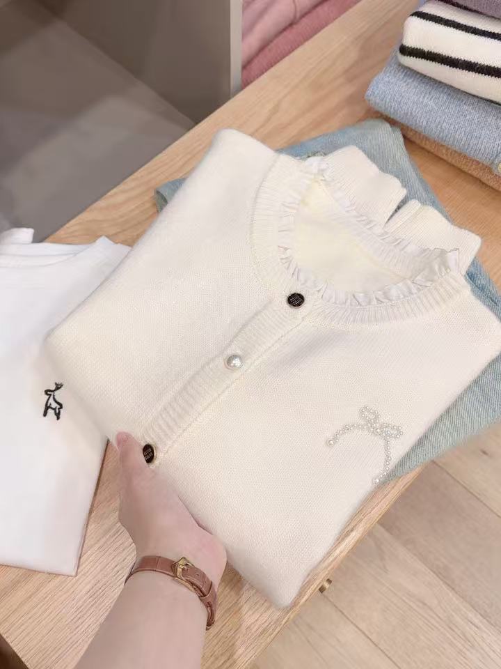 七言家 木耳花边领！梨花白蝴蝶结珍珠扣开衫