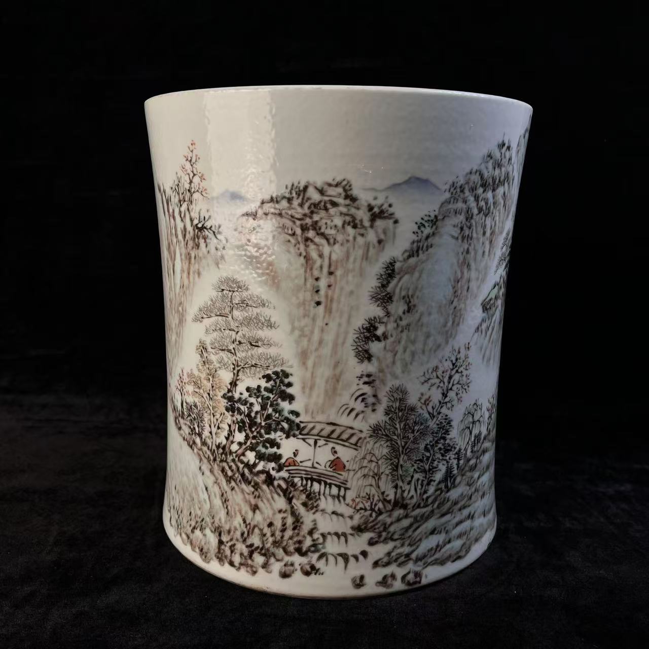 清晚时期粉彩笔筒