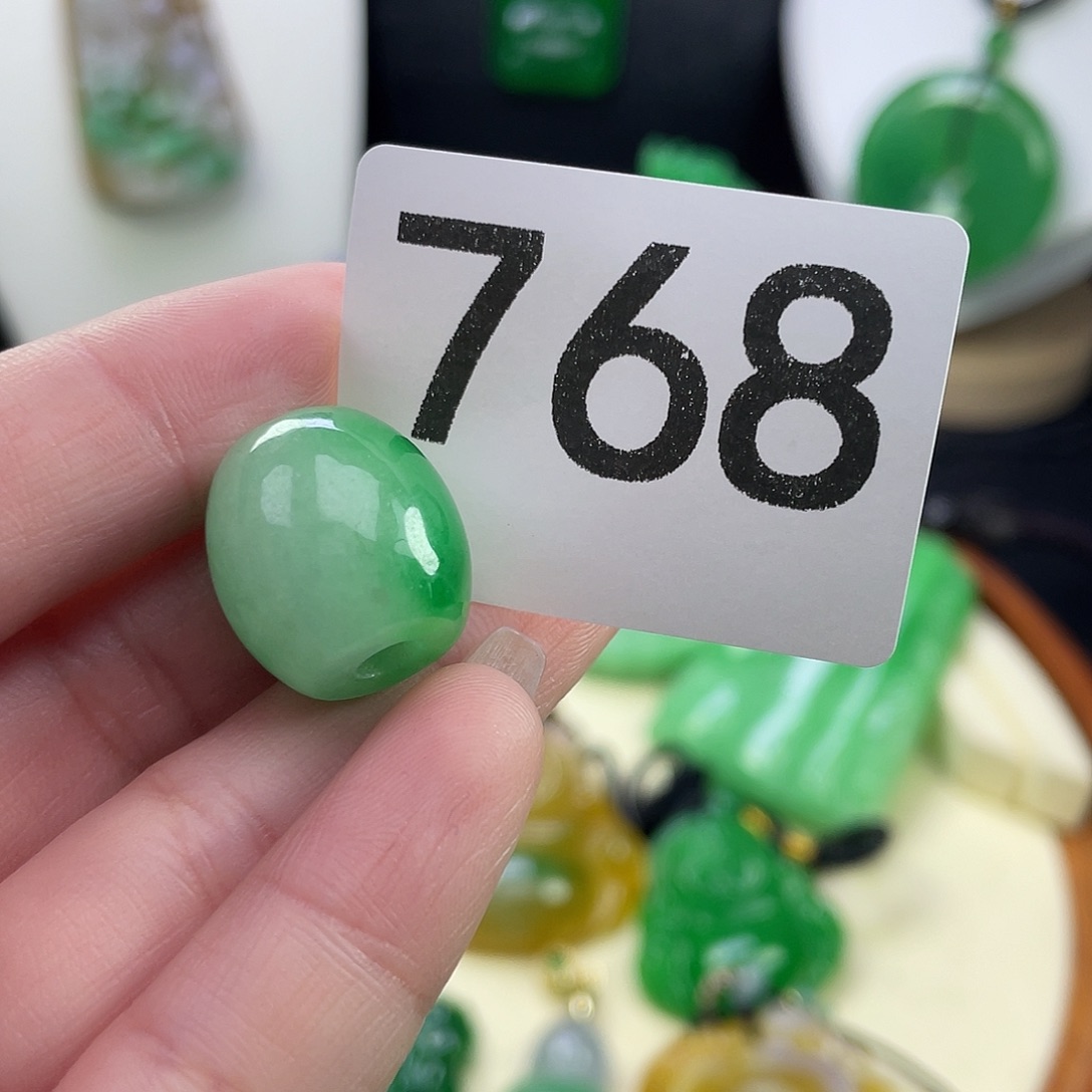 翡翠未镶嵌吊坠(赠链)