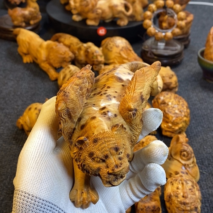 柏木天**接老虎摆件摆件