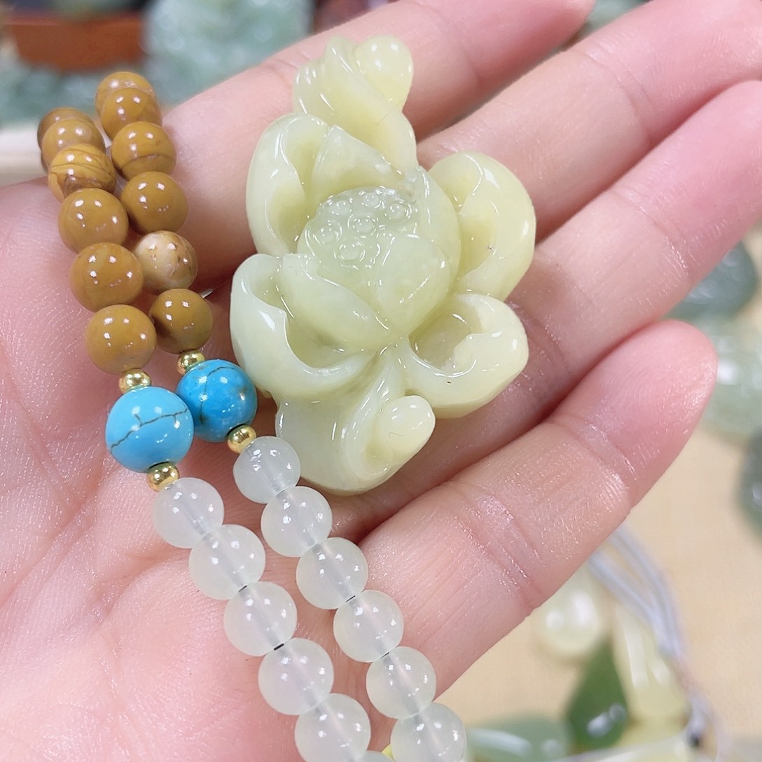 蛇纹石玉颈饰未镶嵌