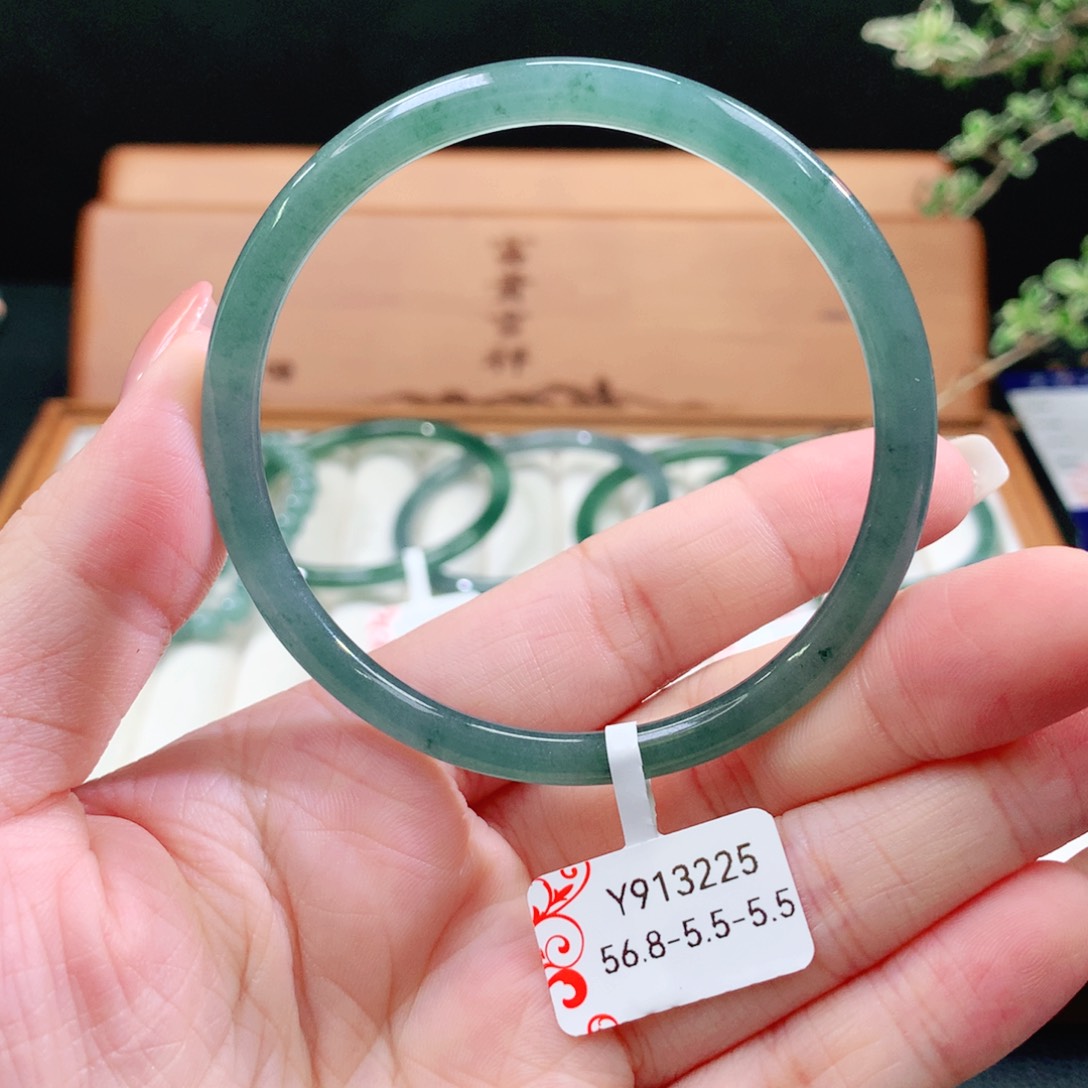 翡翠未镶嵌手镯天然