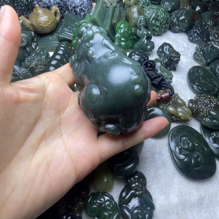 十***哥和田玉未镶嵌颈饰