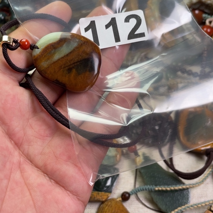 岫岩河磨玉（透闪石质玉）吊坠未镶嵌玫*花