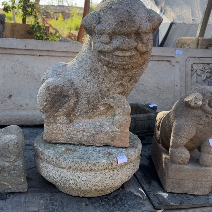 余***设一对狮子摆件好看