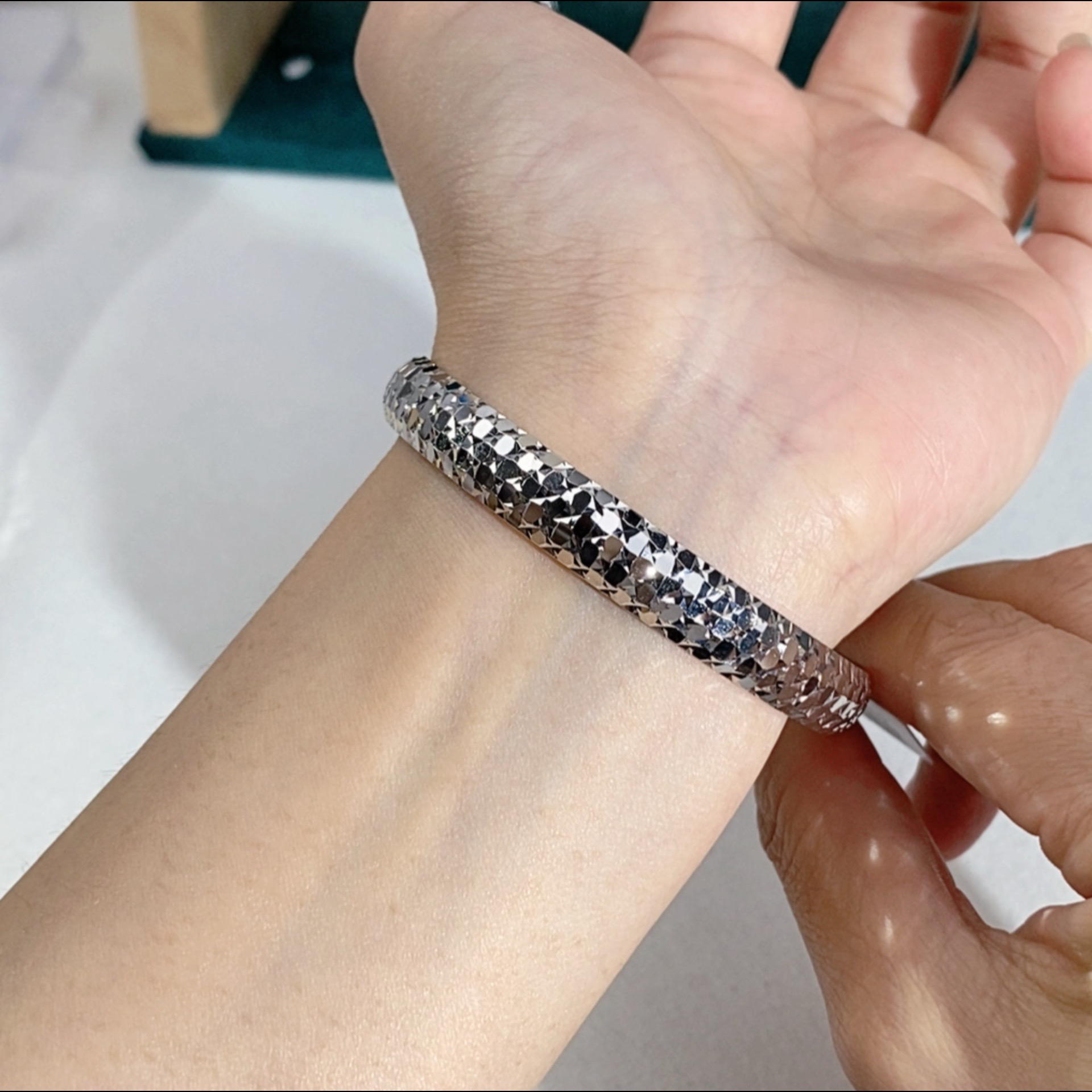 铂金Pt950正圆固口 大繁星手镯