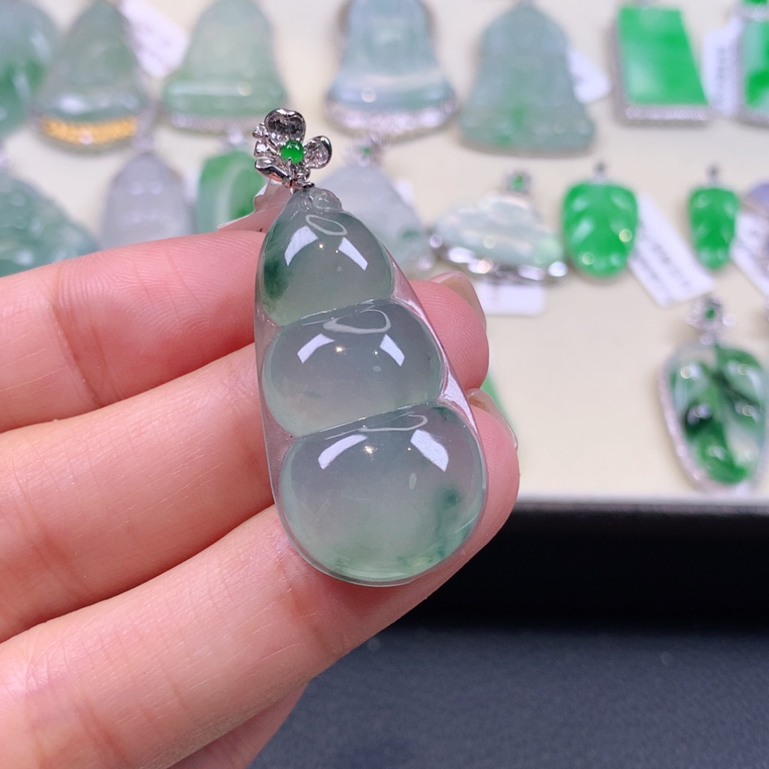 翡翠18K金镶嵌颈饰缅甸天然a货翡翠