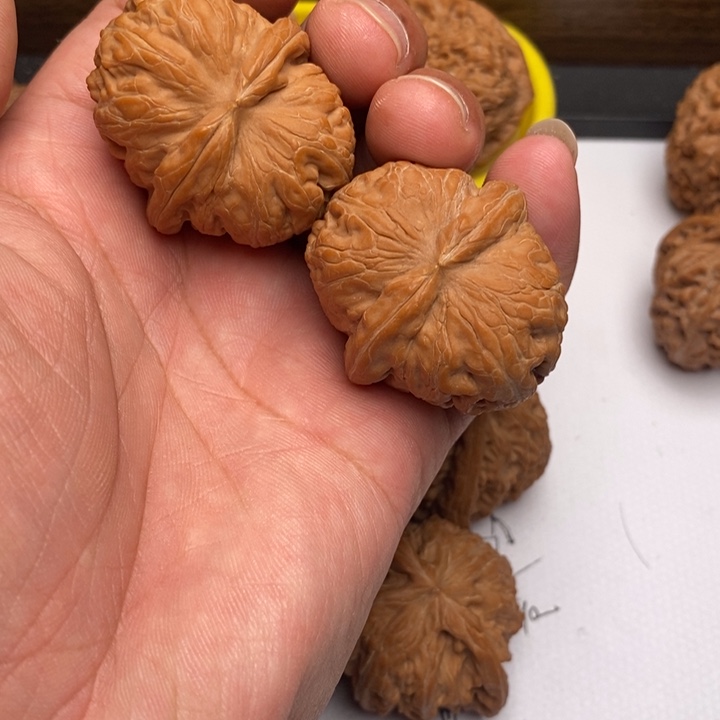 刘***彪核桃手串/手链元宝狮子头40尺寸有黄