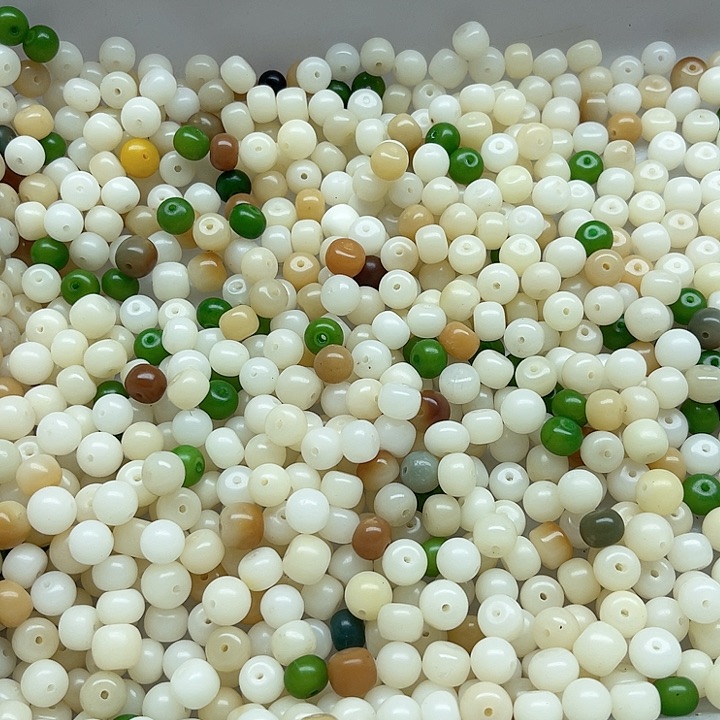 白玉菩提吊坠走****瑕疵混珠500颗