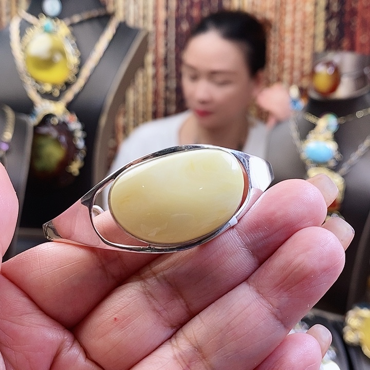 银S925镶嵌琥珀手镯白蜜手镯