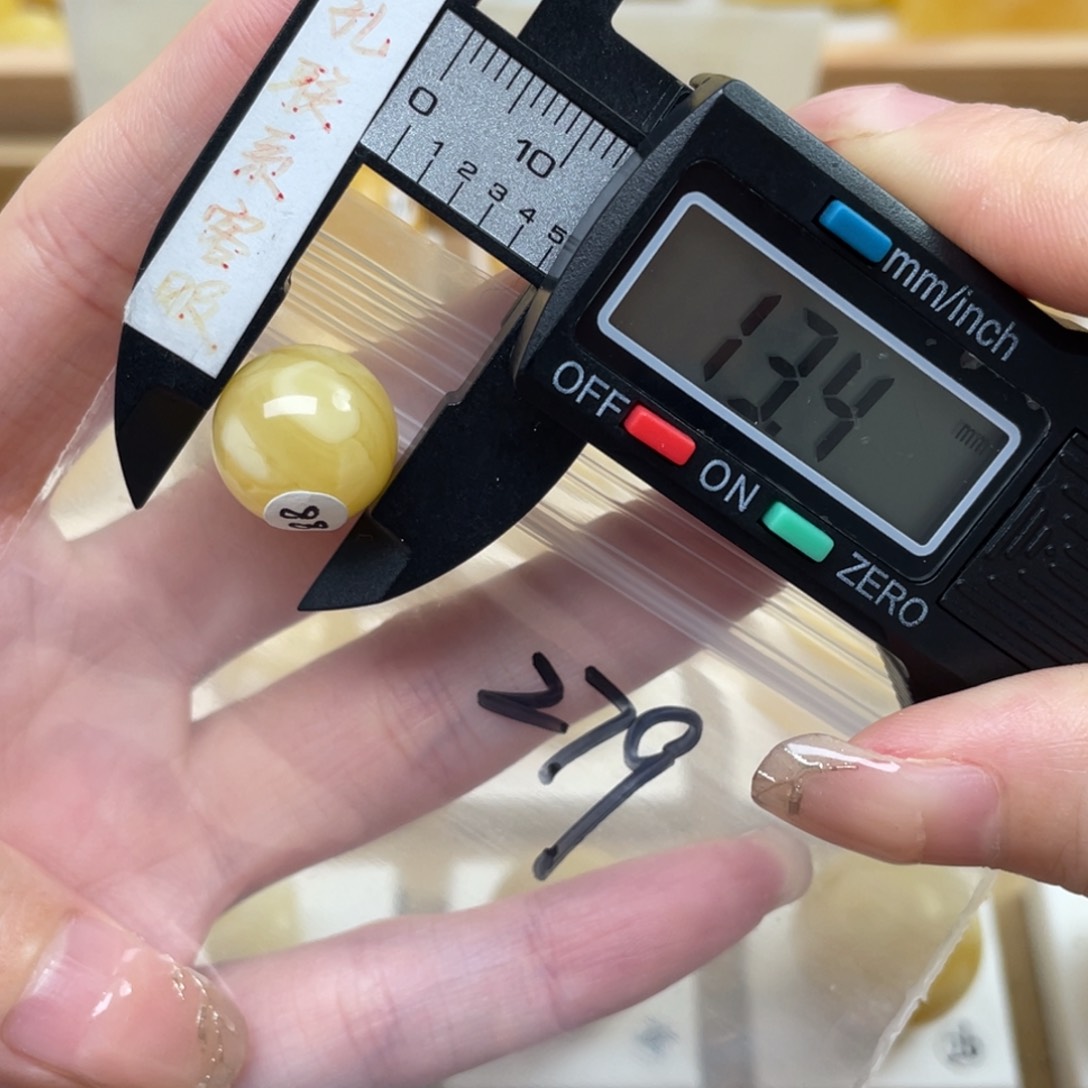 蜜蜡裸石未镶嵌熠***?蜜蜡