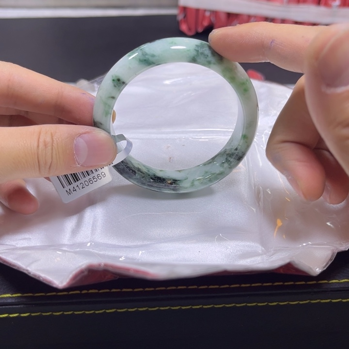 翡翠手镯未镶嵌天然a货翡翠多样性发货
