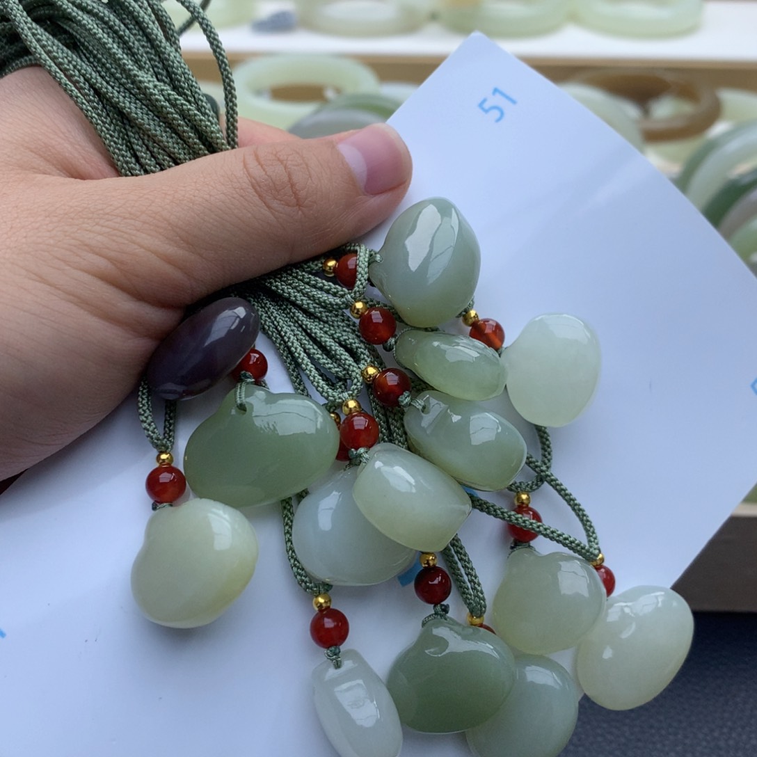 和田玉颈饰未镶嵌