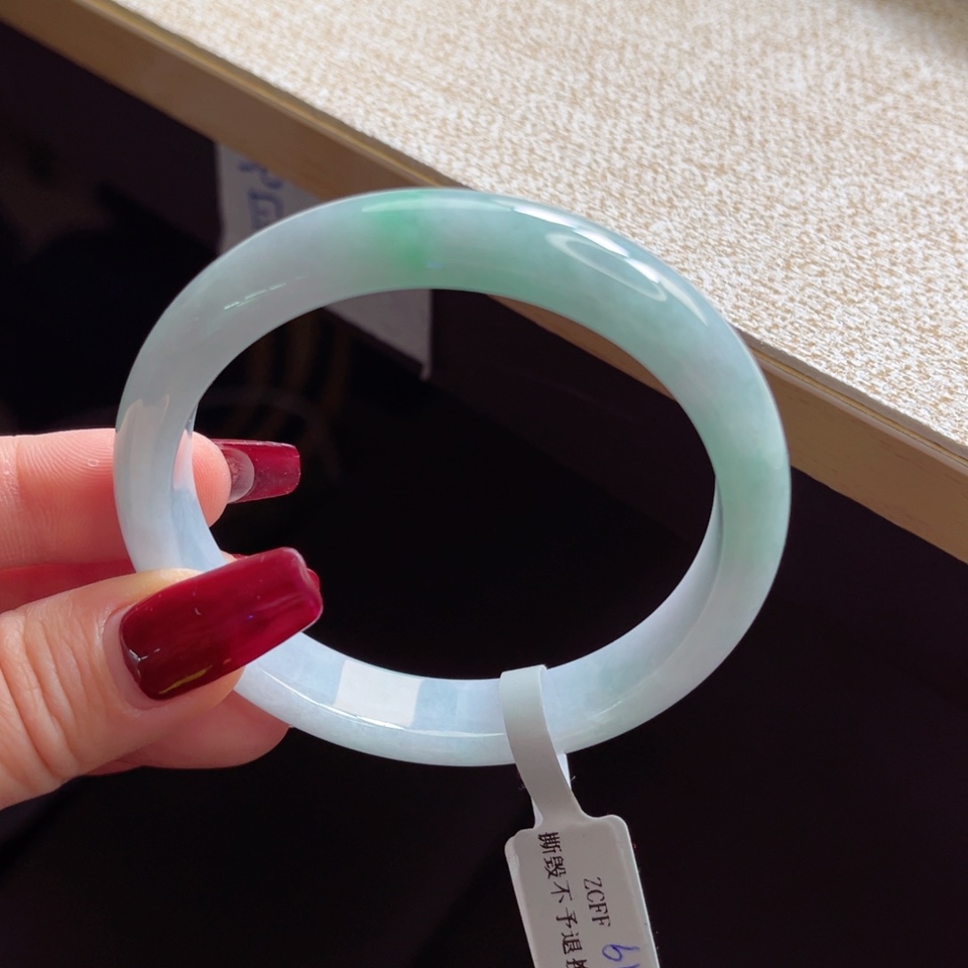 翡翠手镯未镶嵌手镯