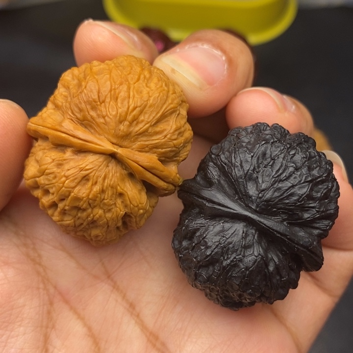 文玩核桃吊坠38尺铁狮子