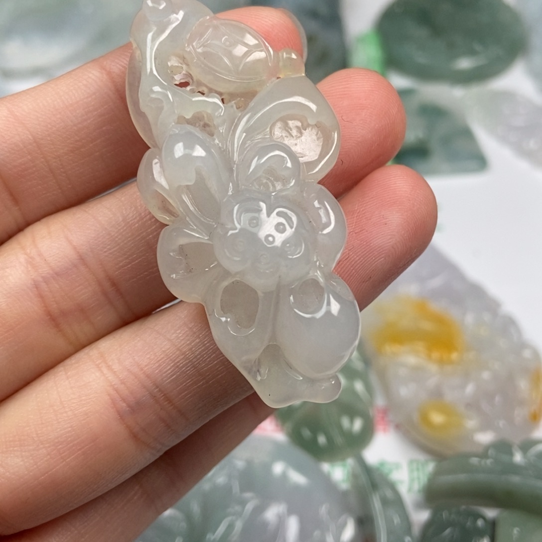 翡翠未镶嵌颈饰翡翠