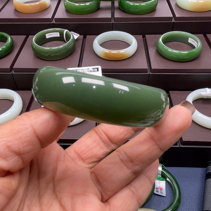 萍***缘和田玉未镶嵌手镯56